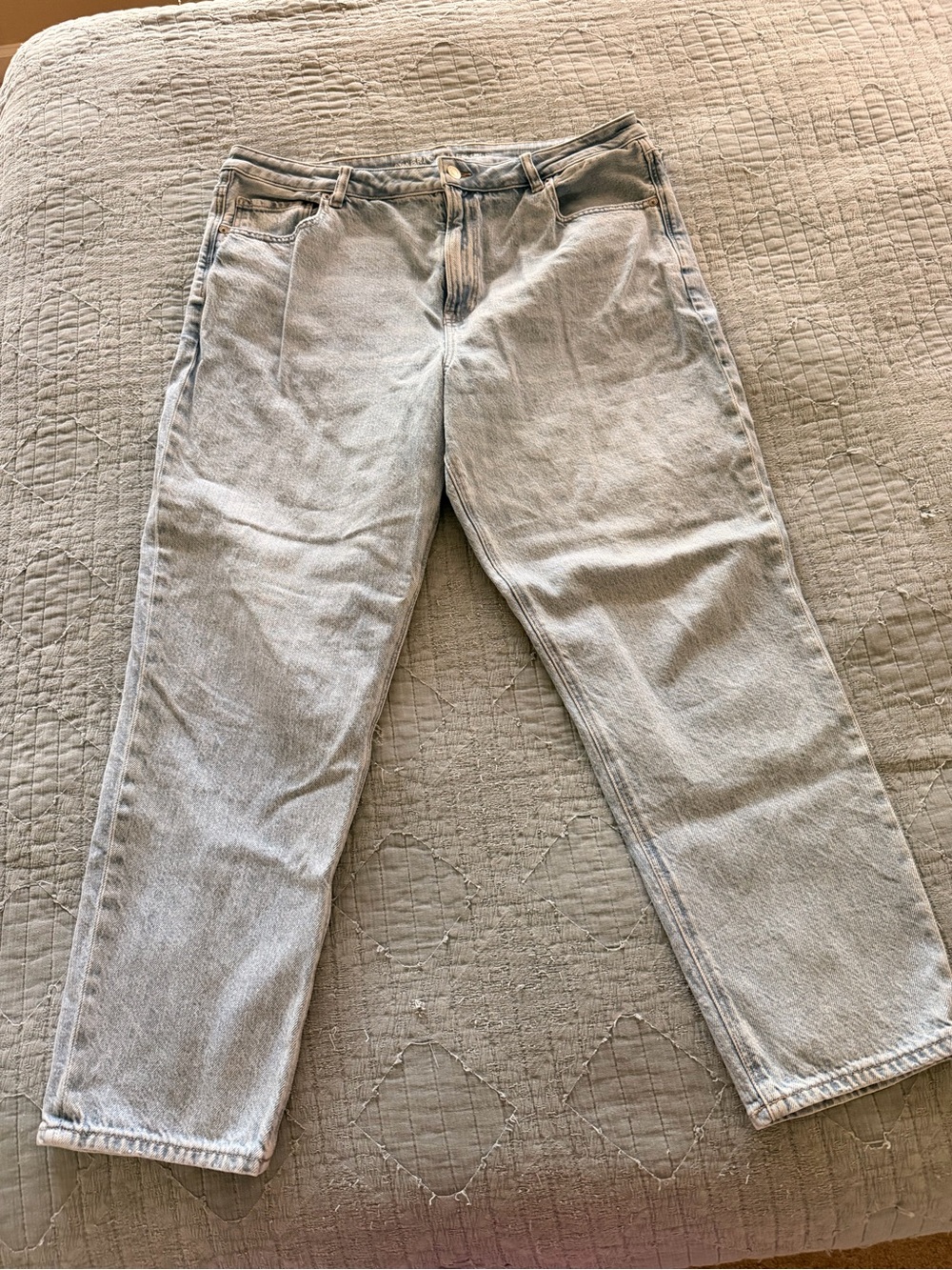 Women's AE Light Wash Straight-Leg Jeans